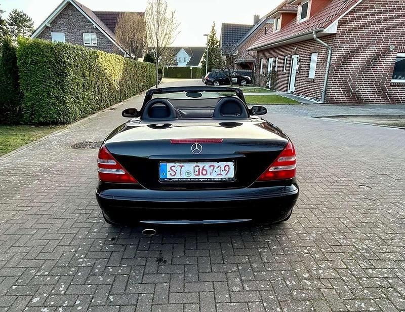 Second-hand Mercedes SLK200 163 CP (119 kW) 2004 Negru Cabrio