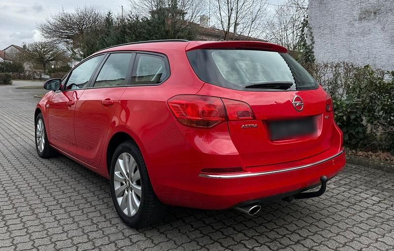 Gebraucht Opel Astra Energy 165 PS (121 kW) 2014 Rot Kombi