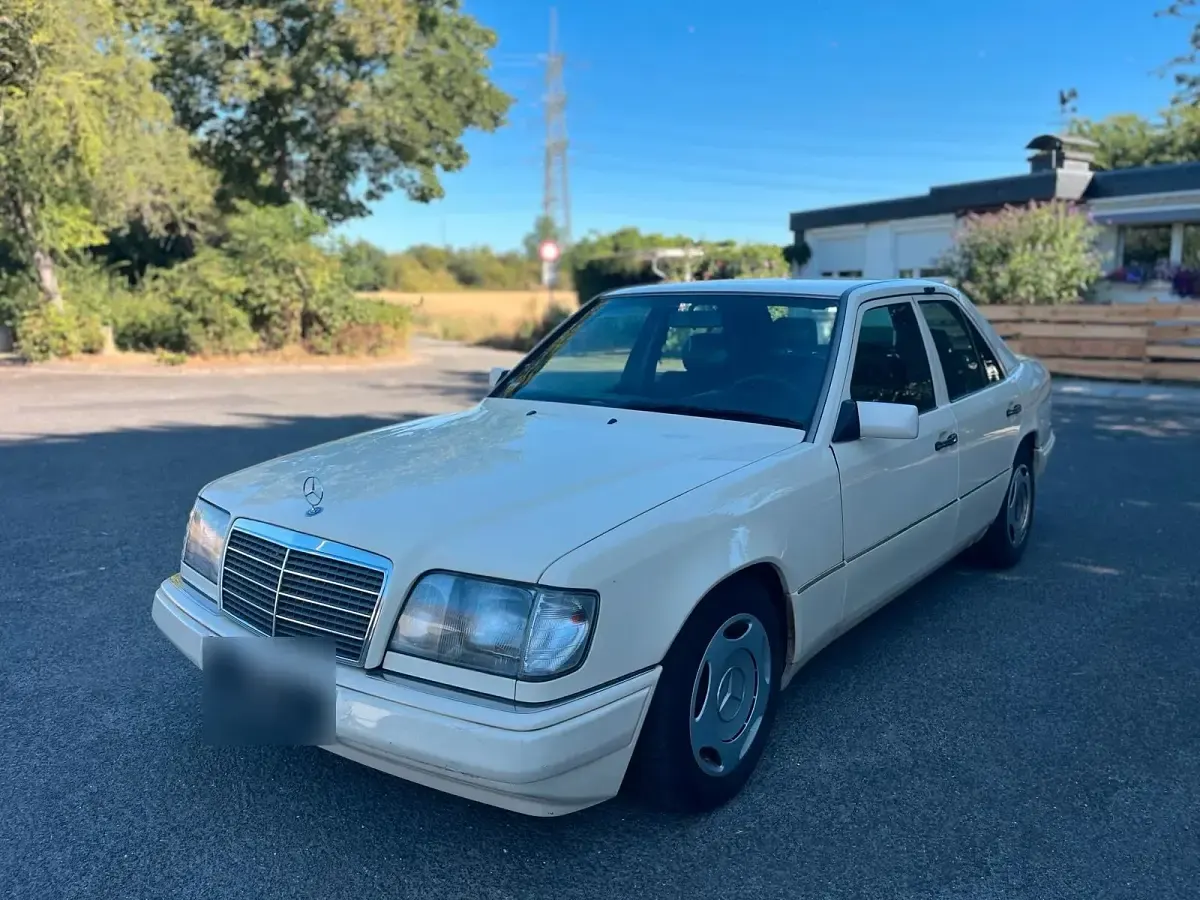 Gebraucht Mercedes E250 113 PS (83 kW) 1994 Beige Limousine