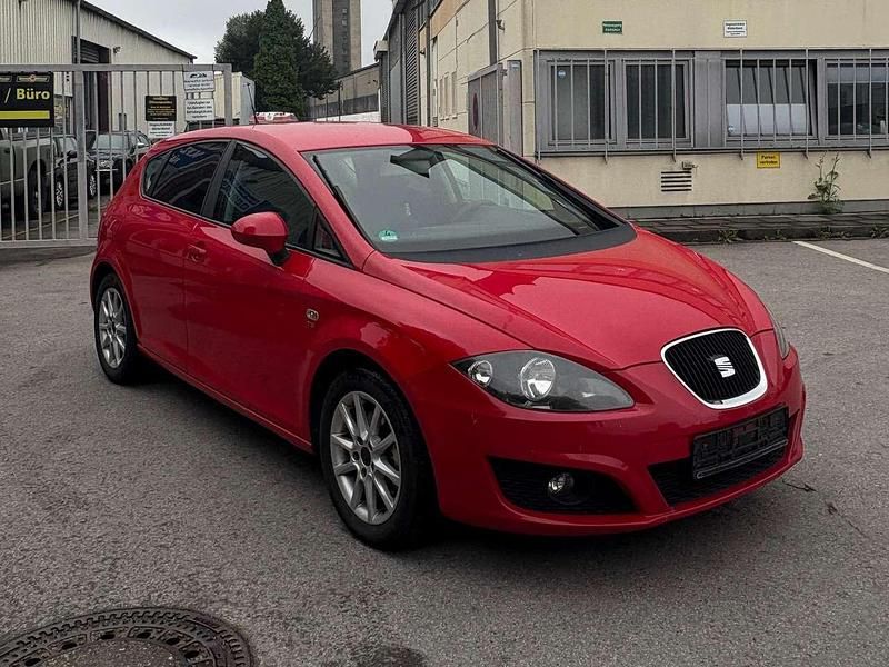 Rot Gebraucht 2010 Seat Leon Reference Limousine | 3.900 € (Fairer Preis) - Bild 1/4