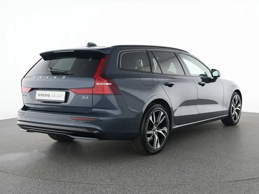 Gebraucht Volvo V60 Plus 197 PS (144 kW) 2025 Blau Kombi