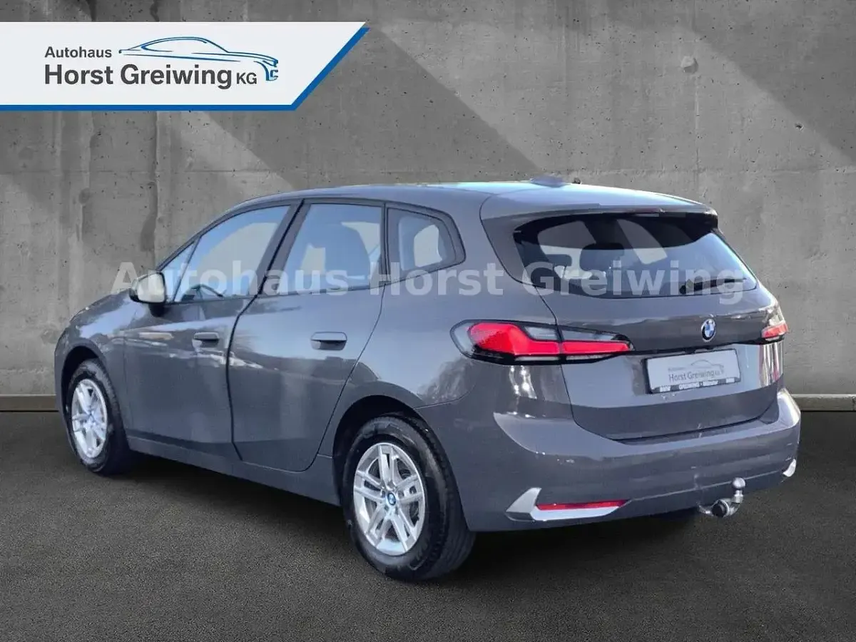 Używany BMW 218 150 KM (110 kW) 2023 Brązowy Minivan