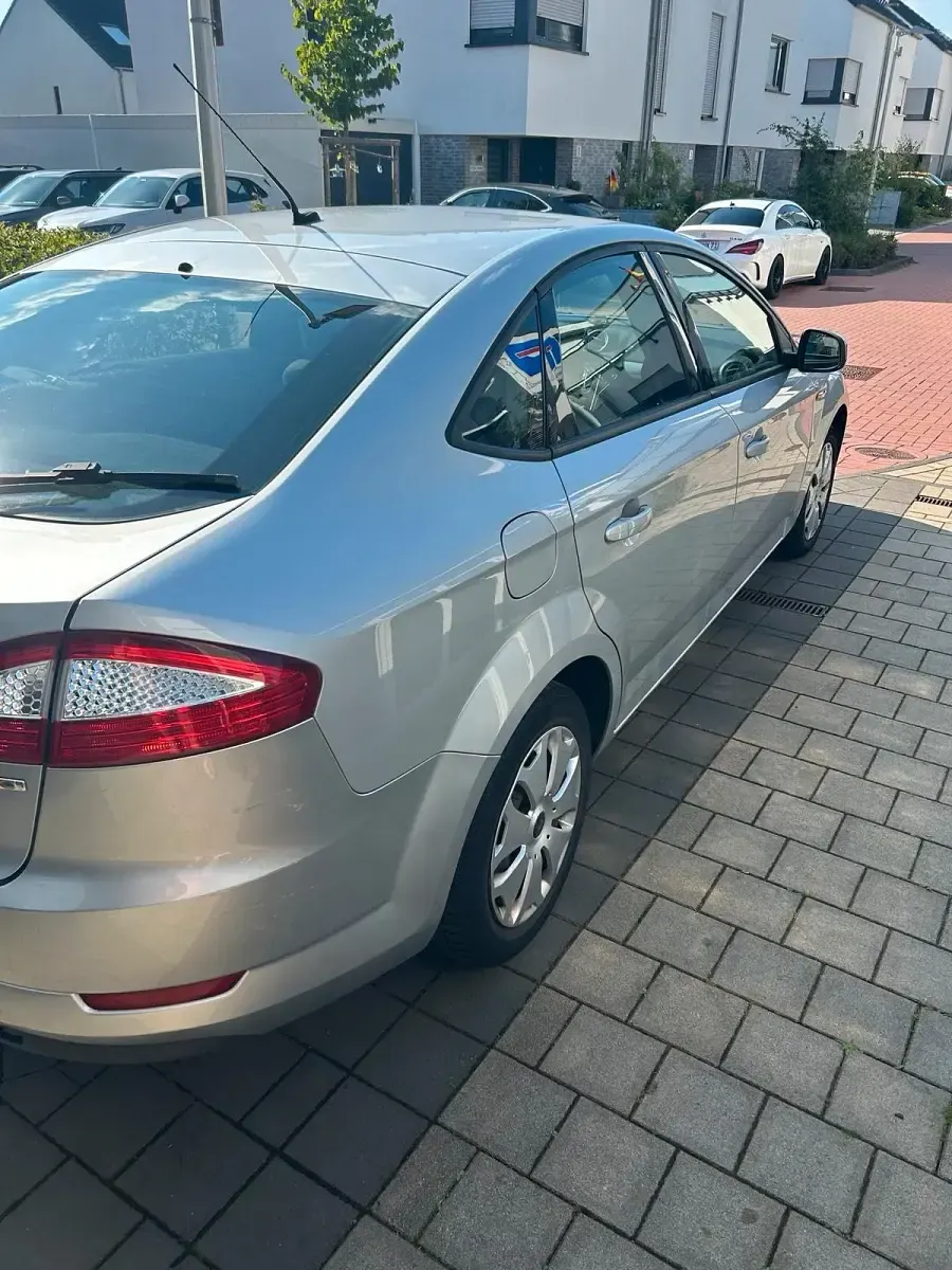 Gebraucht Ford Mondeo 140 PS (102 kW) 2009 Grau Limousine
