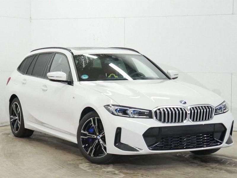 Weiß Gebraucht 2024 BMW 330e M Sport Kombi | 44.890 € (Fairer Preis) - Bild 1/4