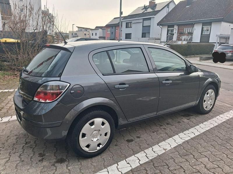 Gebraucht Opel Astra Edition 90 PS (66 kW) 2009 Limousine