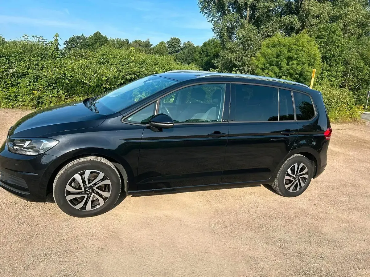Gebraucht VW Touran 150 PS (110 kW) 2023 Schwarz Van / Kleinbus
