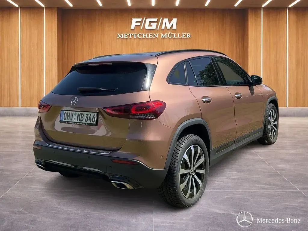 Gebraucht Mercedes GLA200 Progressive 163 PS (119 kW) 2023 Roségold SUV