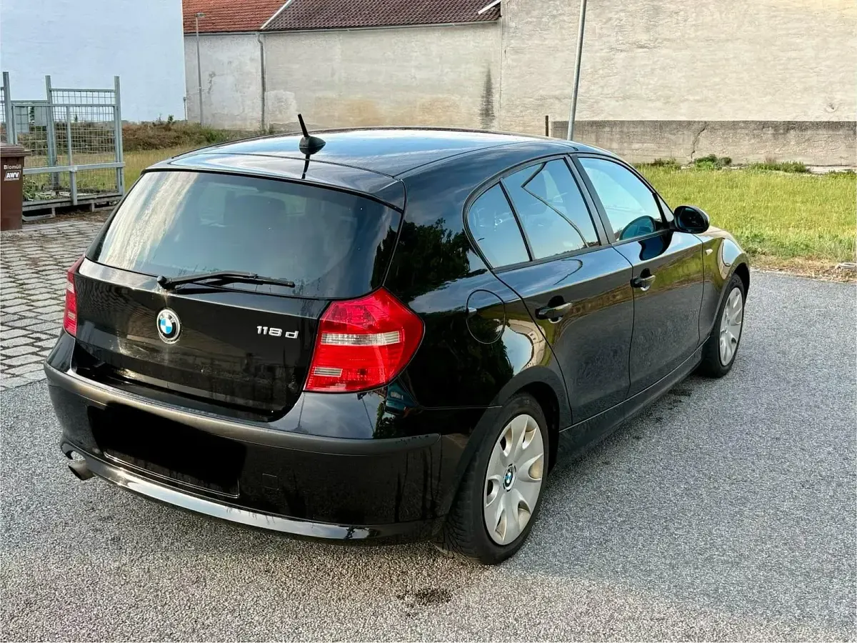 Gebraucht BMW 118 143 PS (105 kW) 2008 Schwarz Kleinwagen