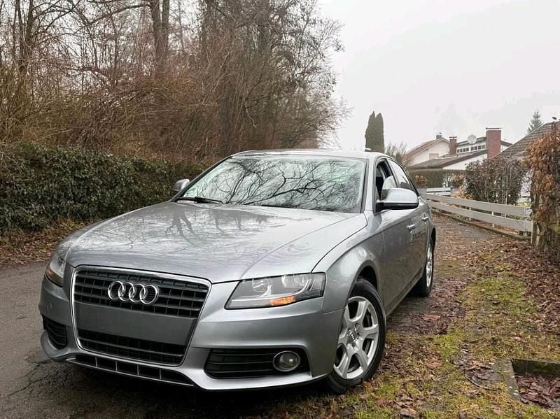 Grau Gebraucht 2010 Audi A4 Limousine | 6.000 € (Guter Preis) - Bild 1/4