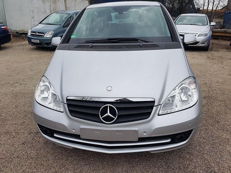 Gebraucht Mercedes A160 95 PS (69 kW) 2011 Silber Limousine