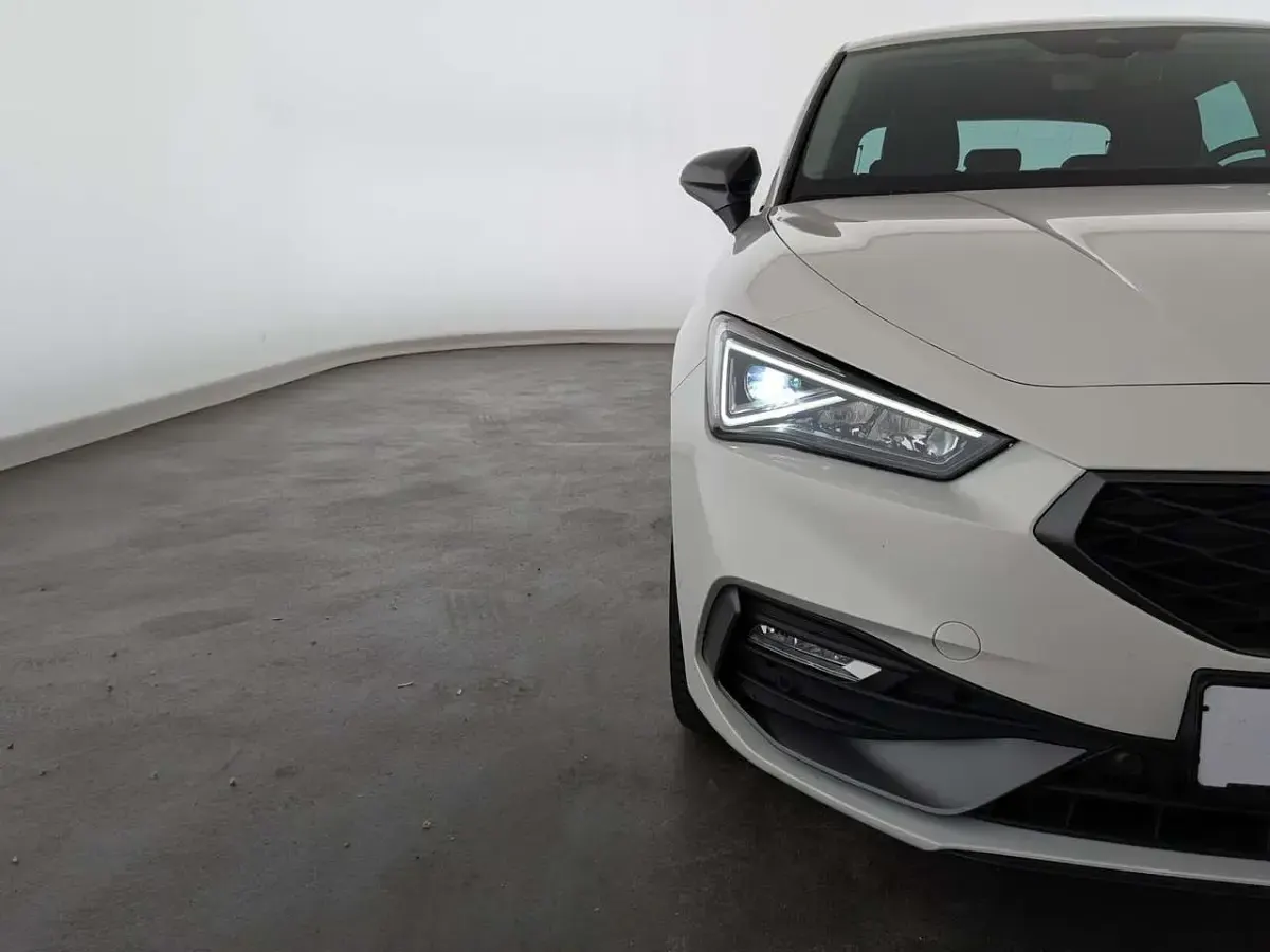 Gebraucht Seat Leon FR 190 PS (139 kW) 2023 Weiß Limousine