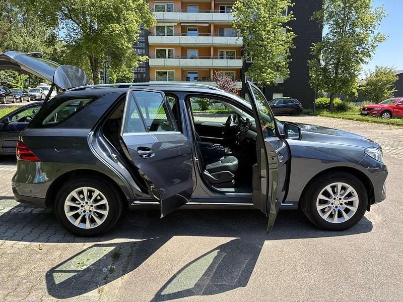 Gebraucht Mercedes GLE250 204 PS (150 kW) 2016 Grau SUV