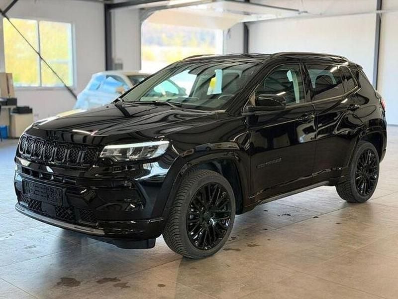 Usado Jeep Compass Altitude 131 HP (96 kW) 2024 Preto SUV