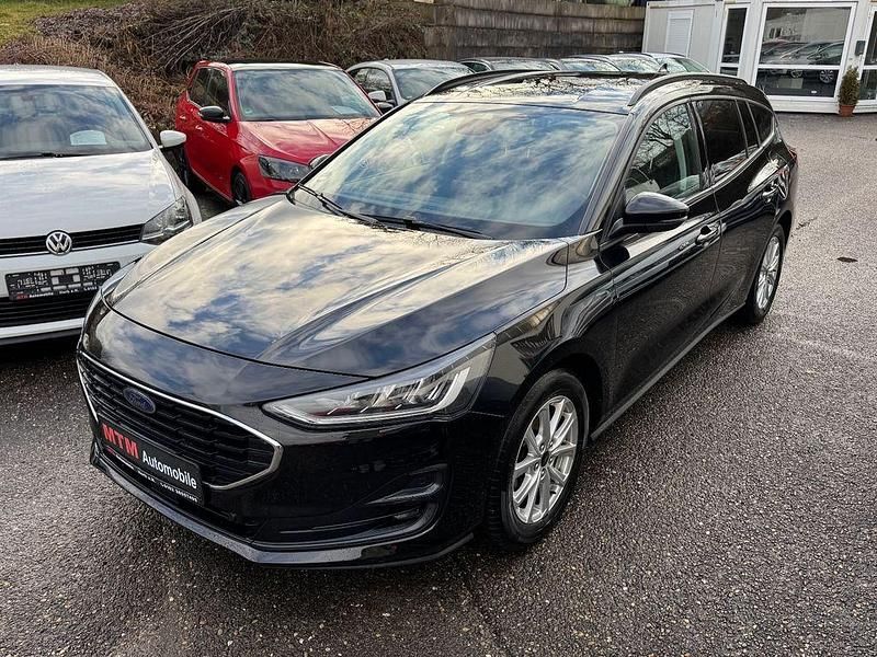 Gebraucht Ford Focus Cool & Connect 125 PS (91 kW) 2022 Schwarz Limousine