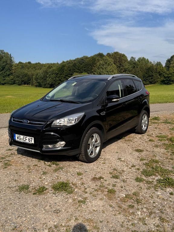 Schwarz Gebraucht 2016 Ford Kuga SYNC Edition SUV | 11.250 € (Fairer Preis) - Bild 1/4