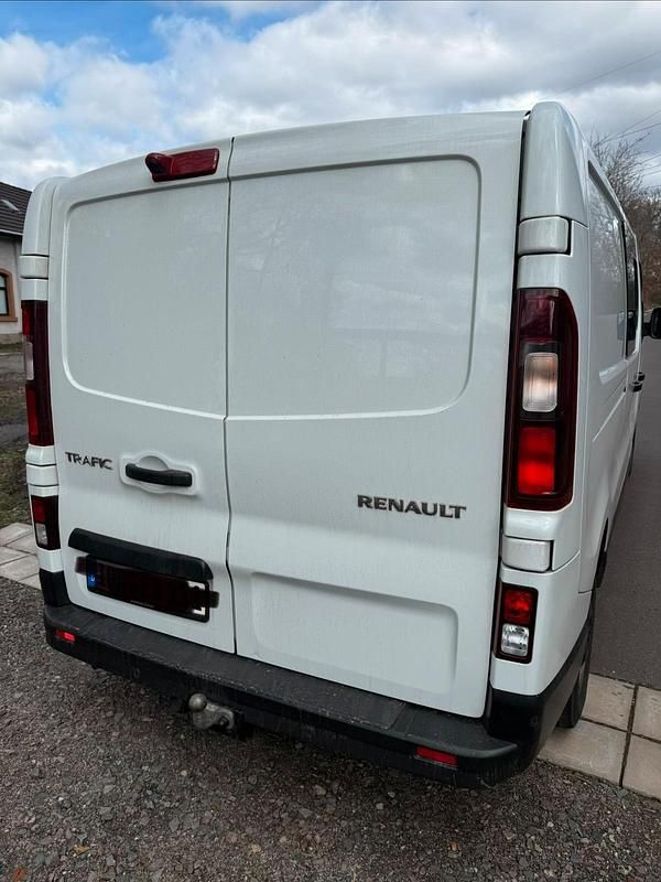 Gebraucht Renault Trafic 131 PS (96 kW) 2022 Weiß Van / Kleinbus