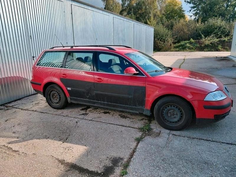 Second-hand VW Passat 101 CP (74 kW) 2005 Roșu Break