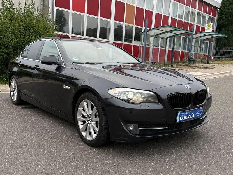 Grau Gebraucht 2010 BMW 528 Limousine | 12.450 € (Fairer Preis) - Bild 1/4