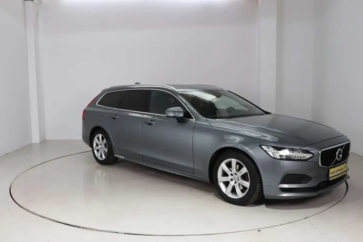 Gebraucht Volvo V90 Momentum 150 PS (110 kW) 2018 Grau Kombi