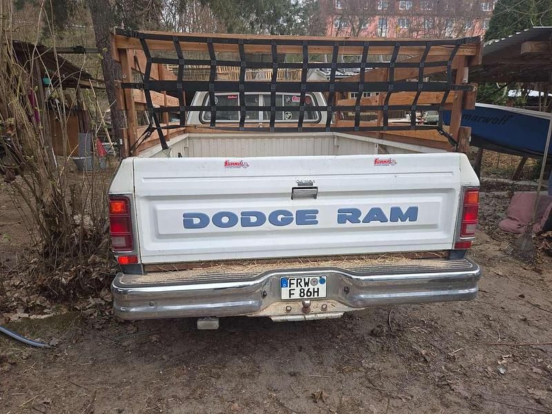 Gebraucht Dodge Ram SE 250 PS (183 kW) 1986 Weiß Pickup