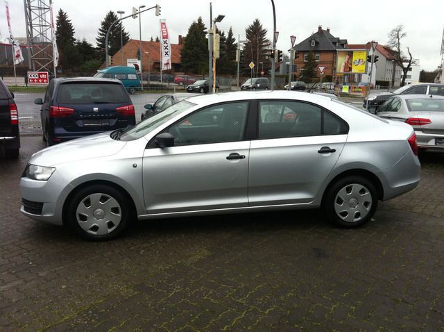 Gebraucht Skoda Rapid Active 105 PS (77 kW) 2015 Silber Limousine