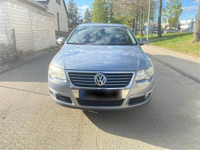 Gebraucht VW Passat Highline 160 PS (117 kW) 2009 Grau Limousine