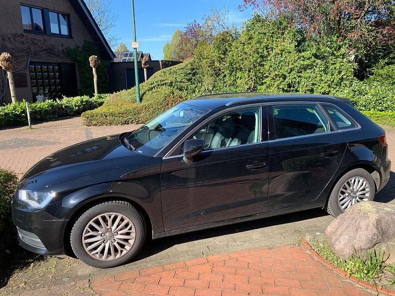 Gebraucht Audi A3 Ambiente 125 PS (91 kW) 2013 Schwarz Limousine