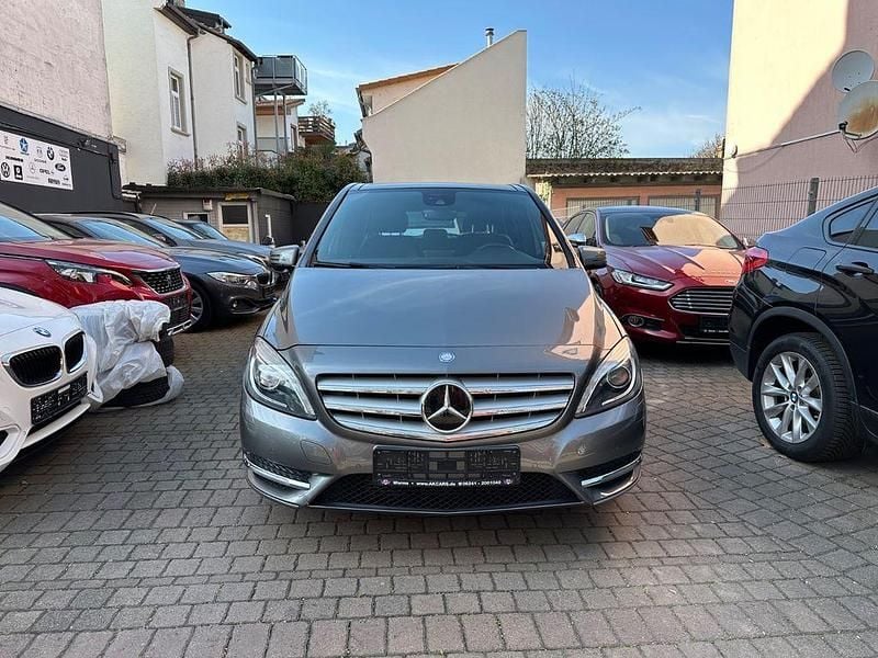 Gebraucht Mercedes B200 136 PS (100 kW) 2013 Grau Van / Kleinbus