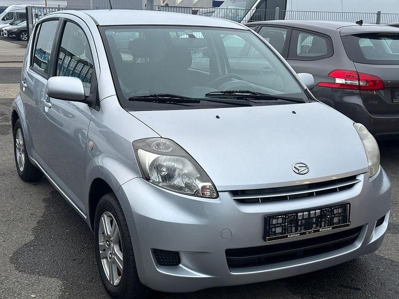 Gebraucht Daihatsu Sirion 91 PS (66 kW) 2009 Silber Kleinwagen