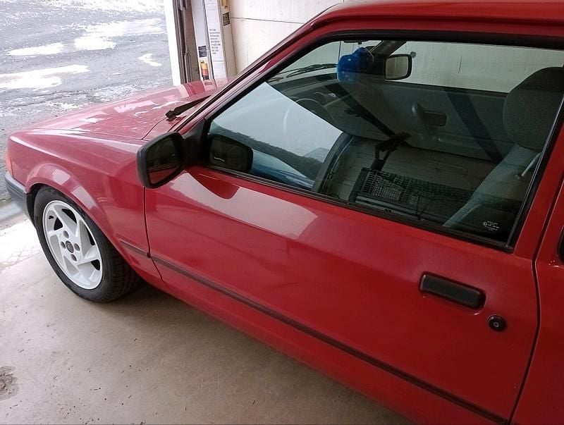 Gebraucht Ford Escort 54 PS (39 kW) 1986 Rot Limousine