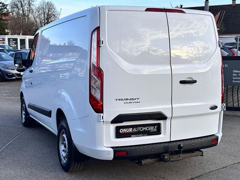 Gebraucht Ford Transit Custom 131 PS (96 kW) 2022 Weiß Van / Kleinbus
