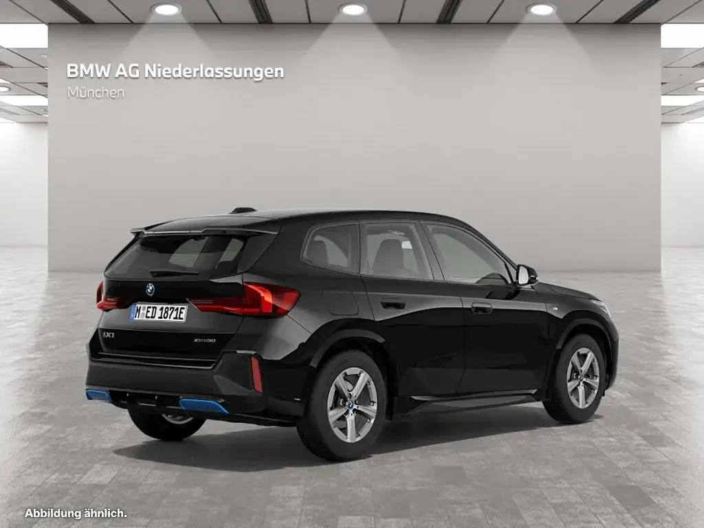 Gebraucht BMW iX1 Performance 200 kW (272 PS) 2023 Schwarz SUV