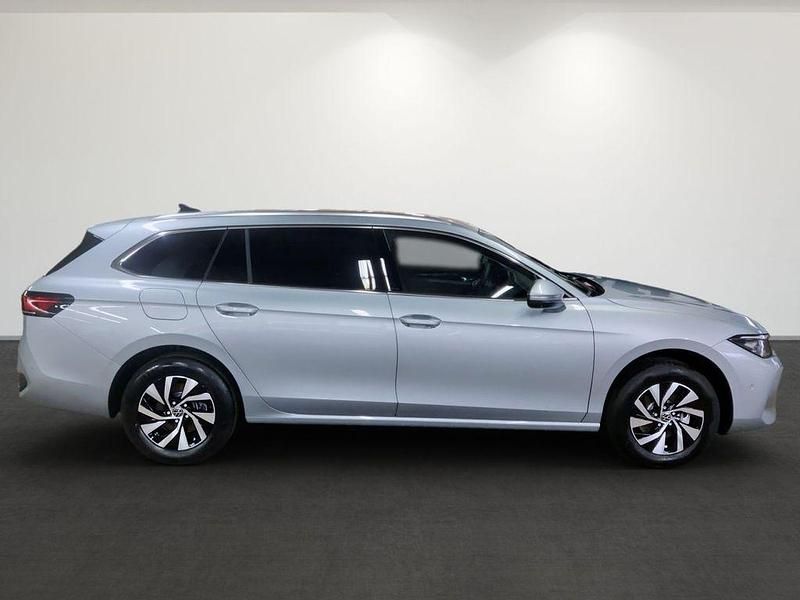 Gebraucht VW Passat Business 150 PS (110 kW) 2024 (oyster silver metallic) Limousine