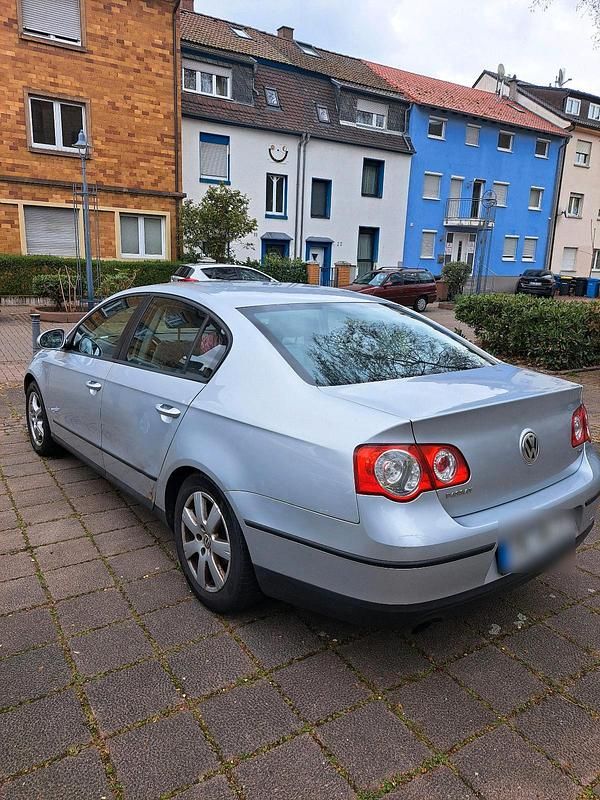 Gebraucht VW Passat 121 PS (88 kW) 2004 Grau Limousine