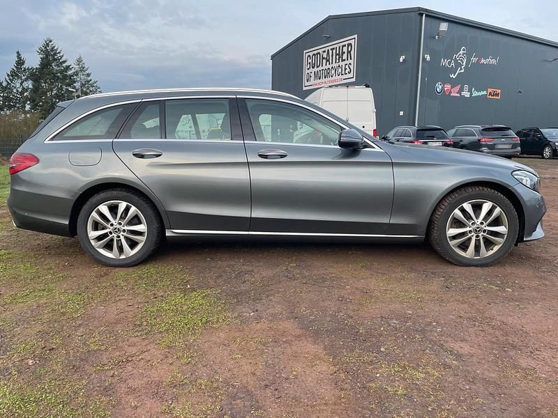 Gebraucht Mercedes C220 194 PS (142 kW) 2019 Grau Kombi