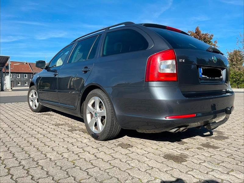 Gebraucht Skoda Octavia 2011 Grau Kombi