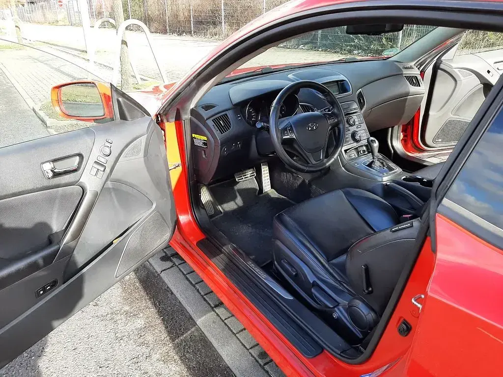 Gebraucht Hyundai Genesis 303 PS (222 kW) 2012 Rot Coupé