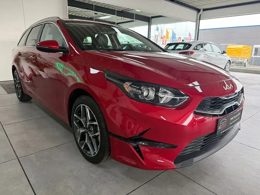 Gebraucht Kia Ceed 140 PS (102 kW) 2024 Rot Kleinwagen