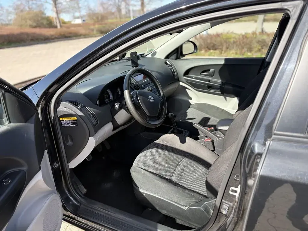 Gebraucht Kia Ceed Sportswagon 109 PS (80 kW) 2009 Schwarz Kombi