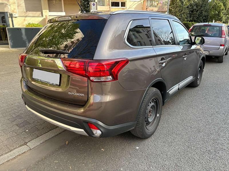 Gebraucht Mitsubishi Outlander Plus 150 PS (110 kW) 2016 Granitbraun (m) SUV