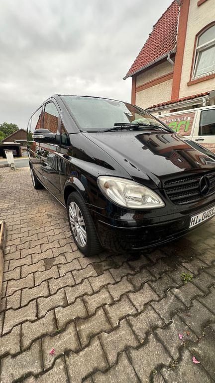 Schwarz Gebraucht 2009 Mercedes Viano Van / Kleinbus | 11.355 € (Fairer Preis) - Bild 1/4