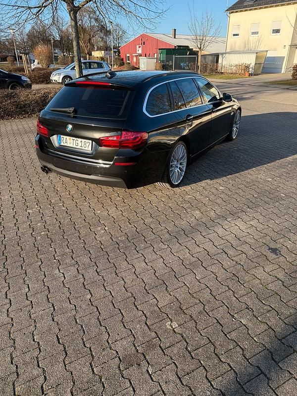 Gebraucht BMW 525 Luxury Line 218 PS (160 kW) 2013 Schwarz Kombi