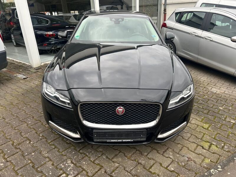 Schwarz Gebraucht 2018 Jaguar XF Prestige Limousine | 13.990 € (Fairer Preis) - Bild 1/4