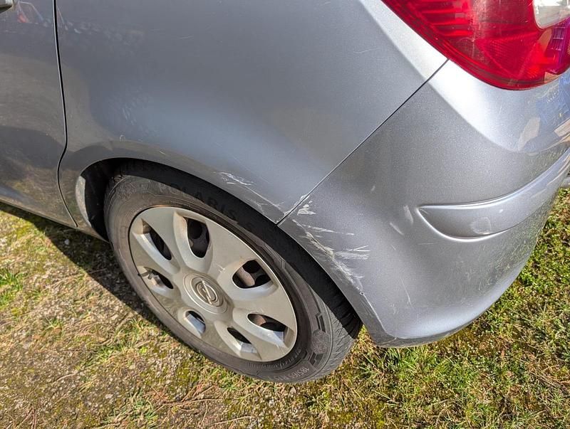 Gebraucht Opel Corsa 75 PS (55 kW) 2009 Silber Kleinwagen