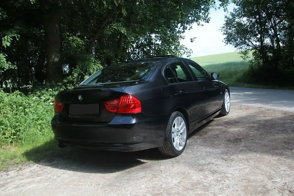 Gebraucht BMW 320 Comfort Edition 170 PS (125 kW) 2009 Schwarz Limousine