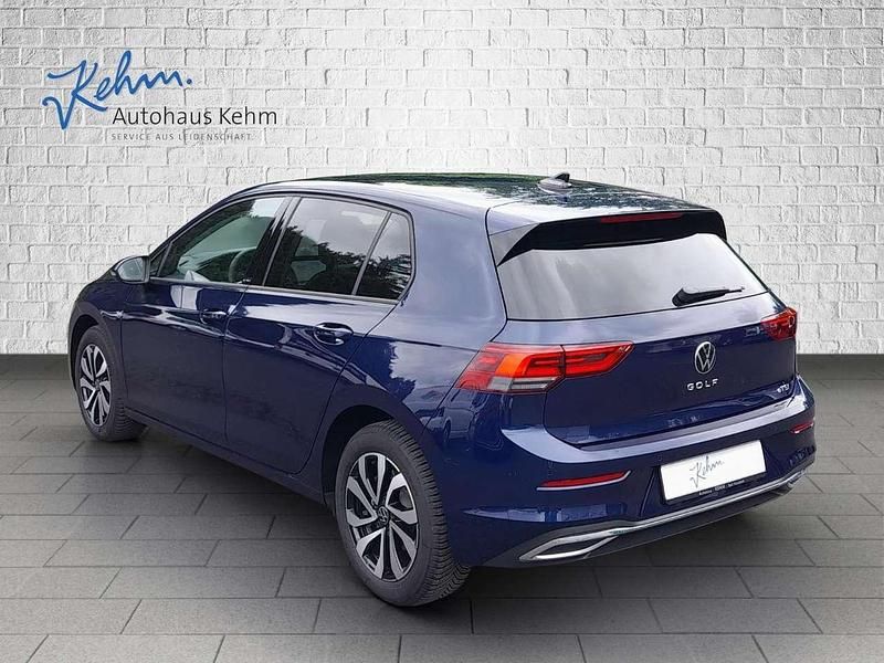 Gebraucht VW Golf Active 110 PS (80 kW) 2023 Atlantic blue metallic Limousine
