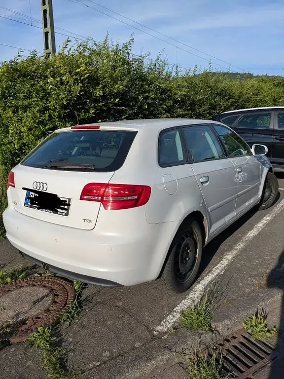 Gebraucht Audi A3 Attraction 105 PS (77 kW) 2013 Weiß Limousine