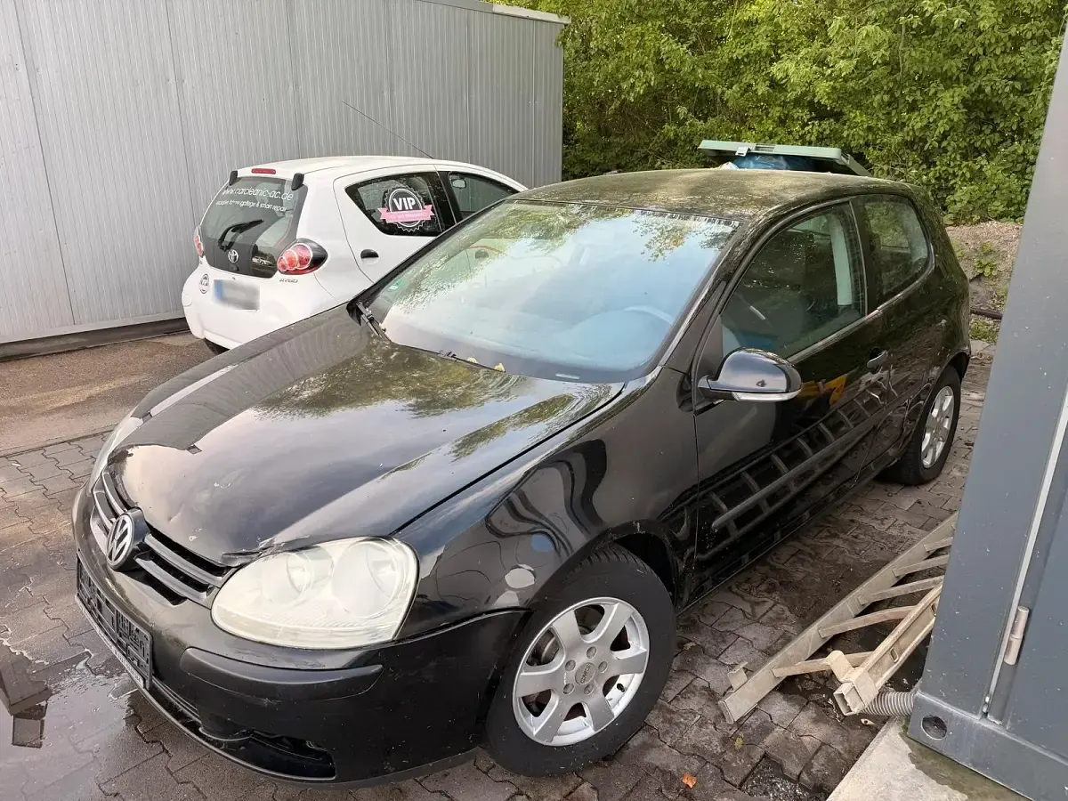 Second-hand VW Golf IV 75 CP (55 kW) 2004 Negru Berlinǎ