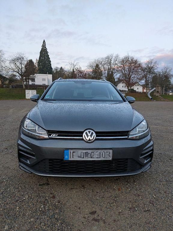 Gebraucht VW Golf VII Comfortline 150 PS (110 kW) 2019 Grau Kombi