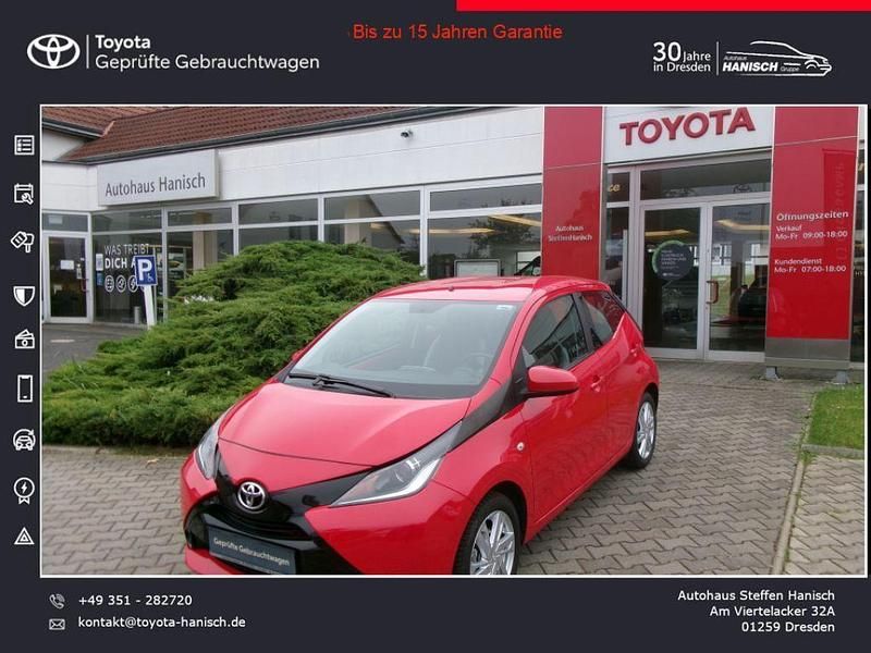 Vulcanorot Gebraucht 2015 Toyota Aygo X-play Kleinwagen | 9.490 € (Etwas zu teuer) - Bild 1/4
